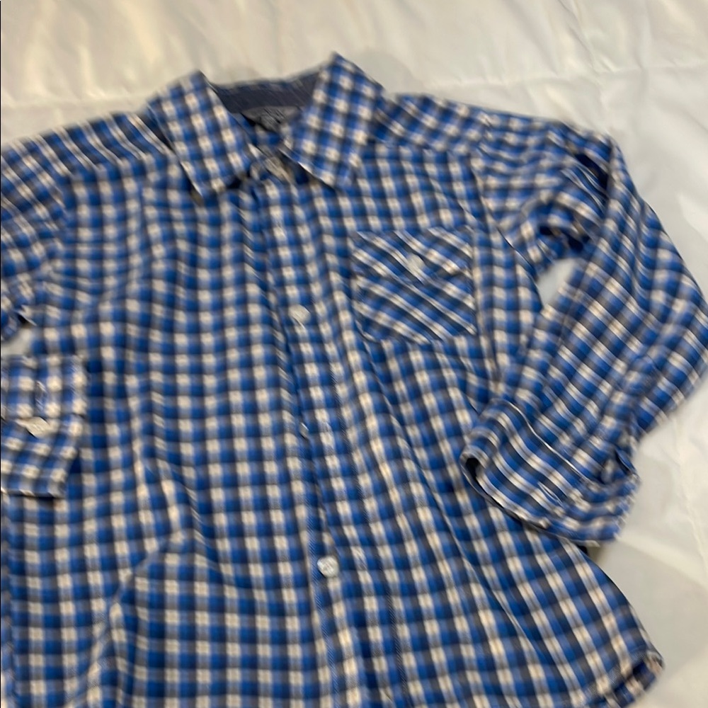 Boy’s Bienzoe 7/8 blue plaid button-down shirt.